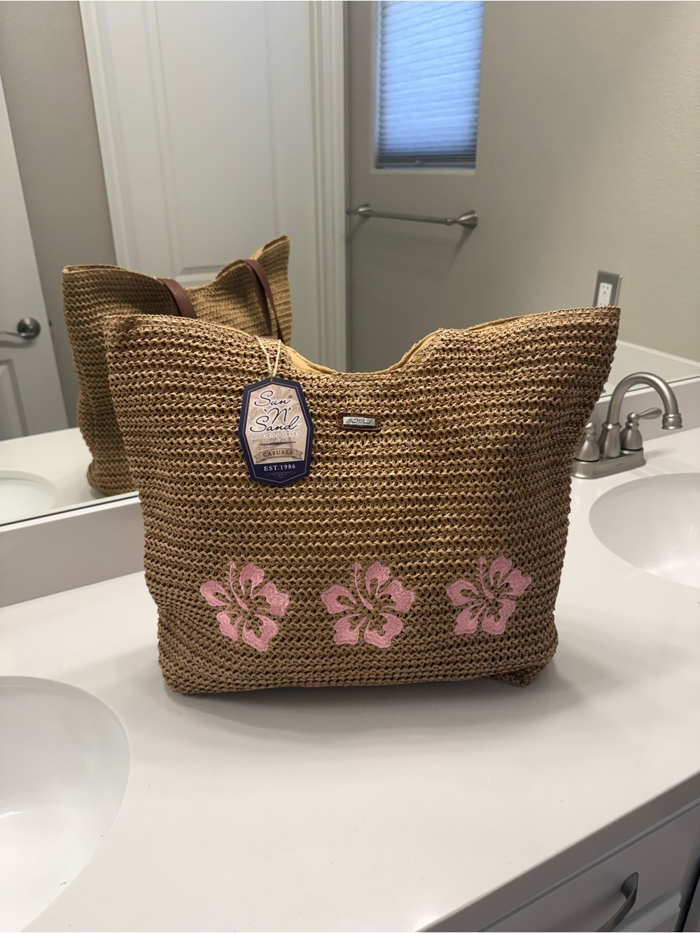 Woven Straw Tote with Pink Floral Detail and Brown Straps 🌸NWT 🌸 - Picture 2 of 13